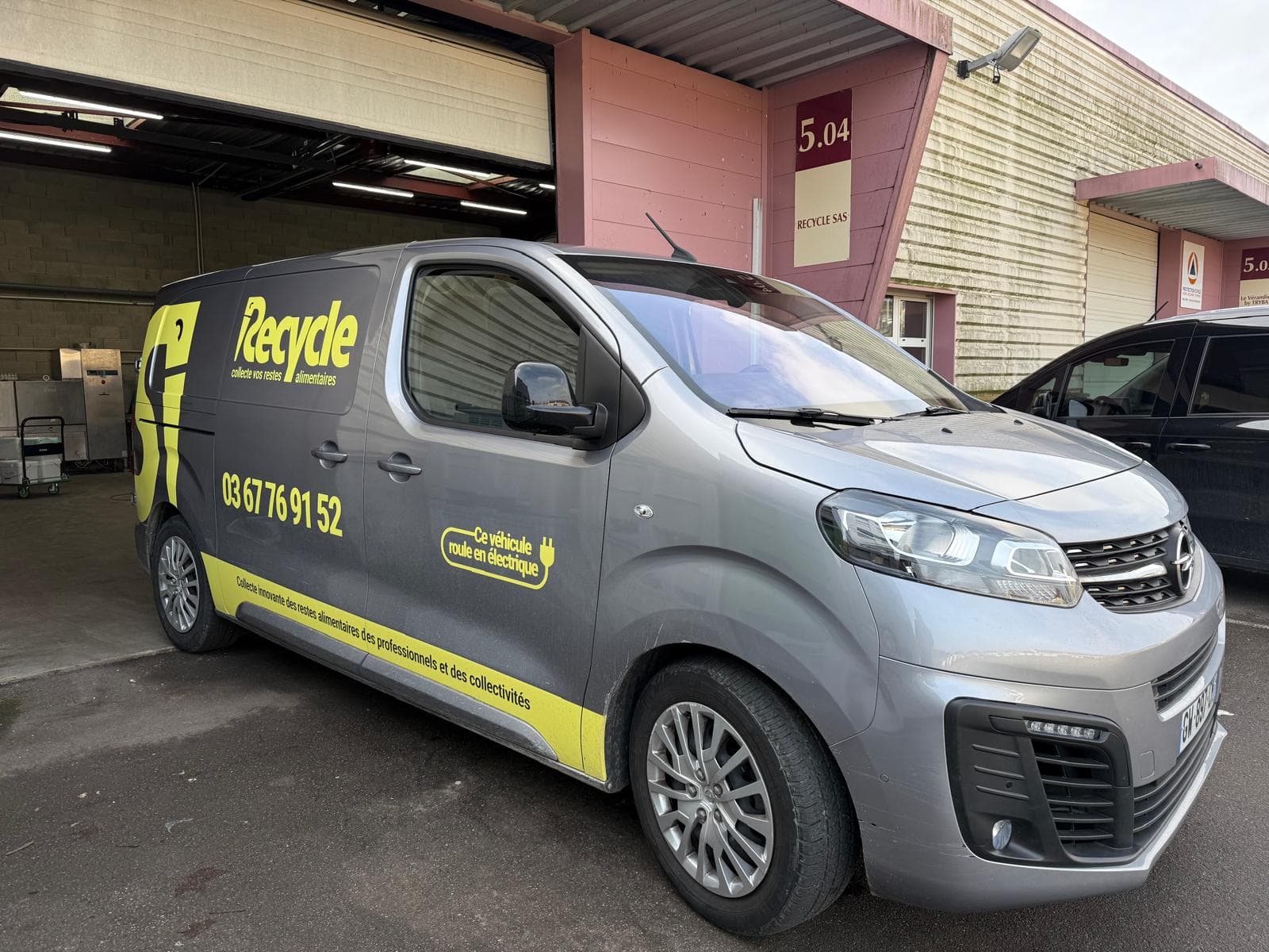 Véhicule électrique Recycle fléqué